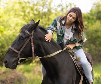 Korzyści z jazdy konnej dla dzieci i młodzieży: Wychowanie poprzez jeździectwo